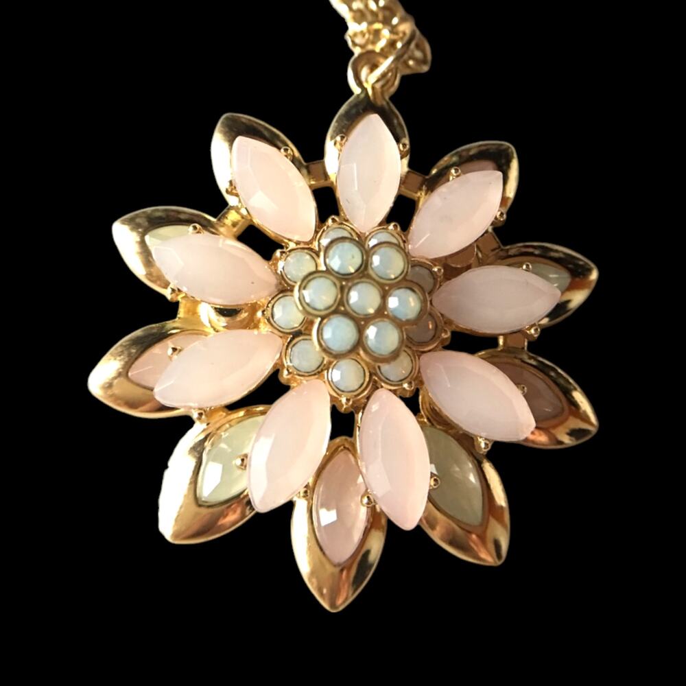Bright gold tone pastel pink flower pendant necklace